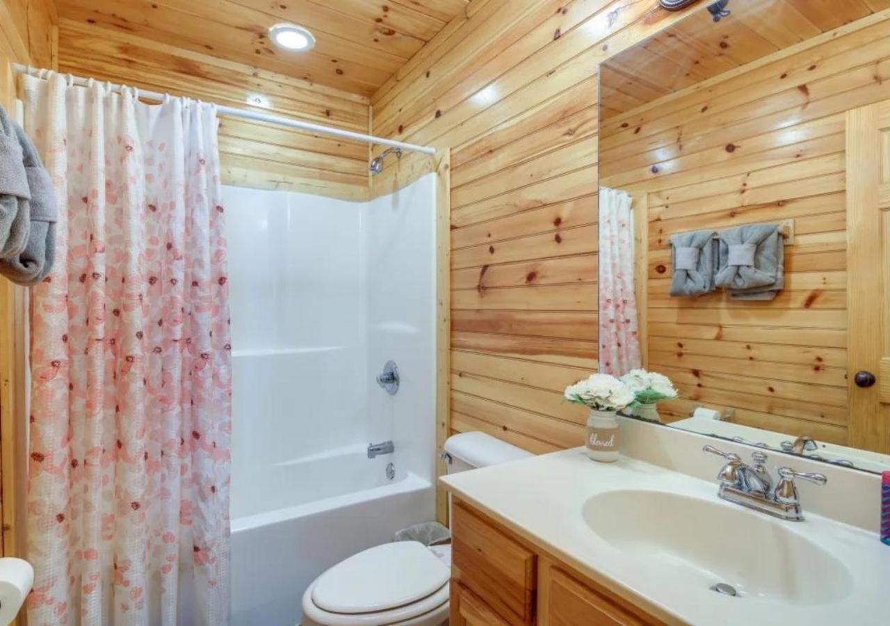 Fabulous Pet-Friendly, Family Cabin With Outdoor Kitchen, Hot Tub, Sauna, Fireplace, Theater Room, Arcade, Pool Table, And Fire Pit Within Minuties Of Dollywood セバービル エクステリア 写真