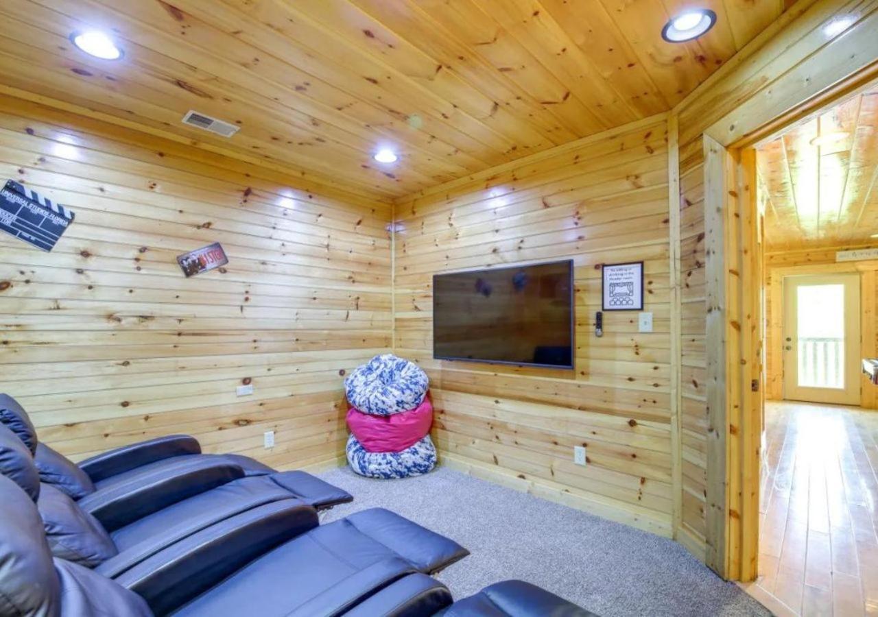 Fabulous Pet-Friendly, Family Cabin With Outdoor Kitchen, Hot Tub, Sauna, Fireplace, Theater Room, Arcade, Pool Table, And Fire Pit Within Minuties Of Dollywood セバービル エクステリア 写真